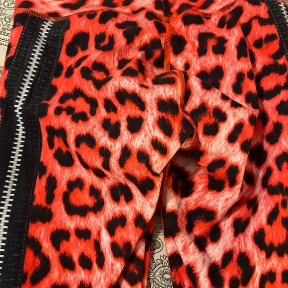 ULTRA RARE OAK Red Neon Cheetah Niyama Sol Leggings S - Picture 2 of 5